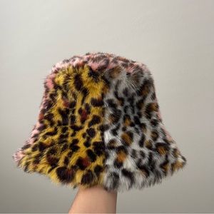 TOPSHOP CHEETAH BUCKET HAT
